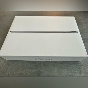Apple iPad Mini 4 Box only